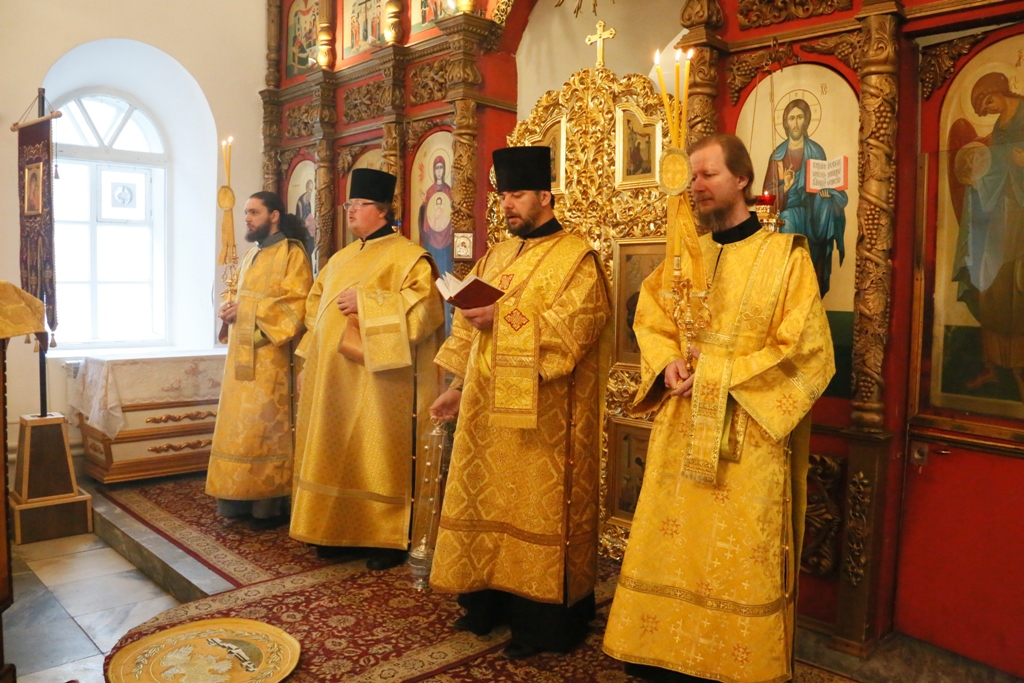 Служение трех архиереев в Свято-Предтеченском храме при Саранской Духовной Семинарии